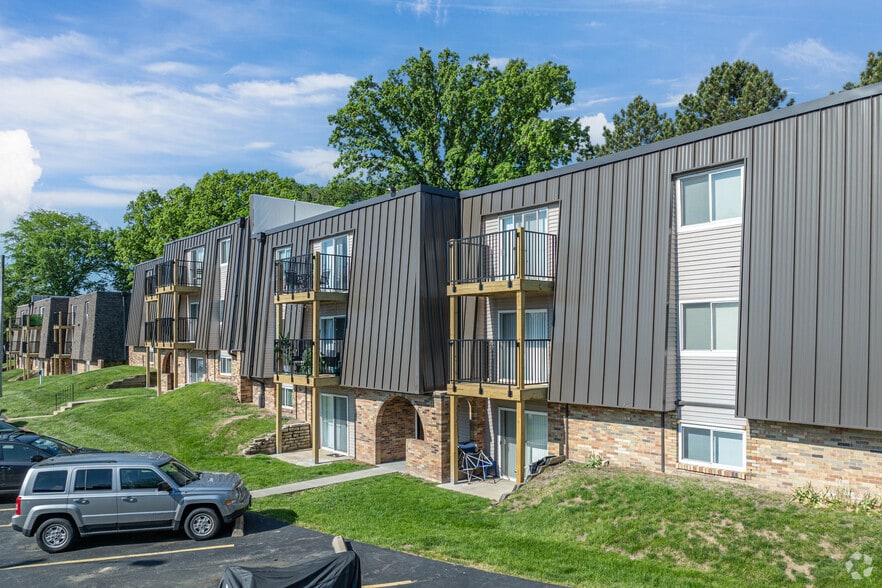 Primary Photo - Glenbrook Apartments