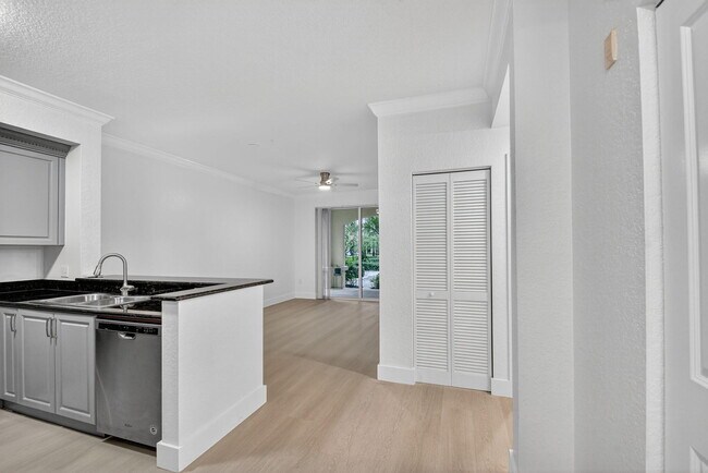 Building Photo - 1 Renaissance Way