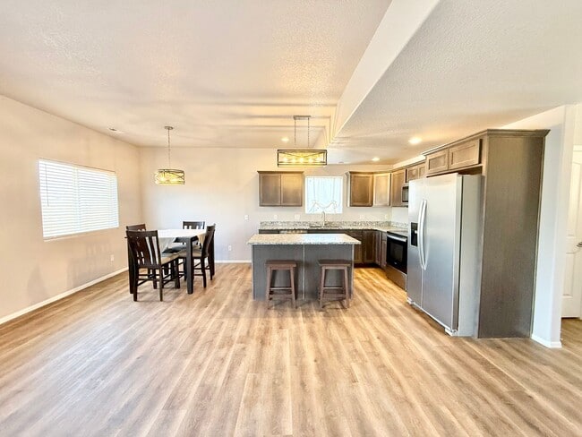 Building Photo - Like New home on Sweetwater for rent!