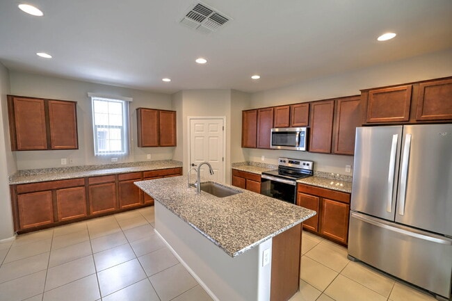 Building Photo - 4 Bedroom with new carpet and new interior paint in Saguaro Trails!