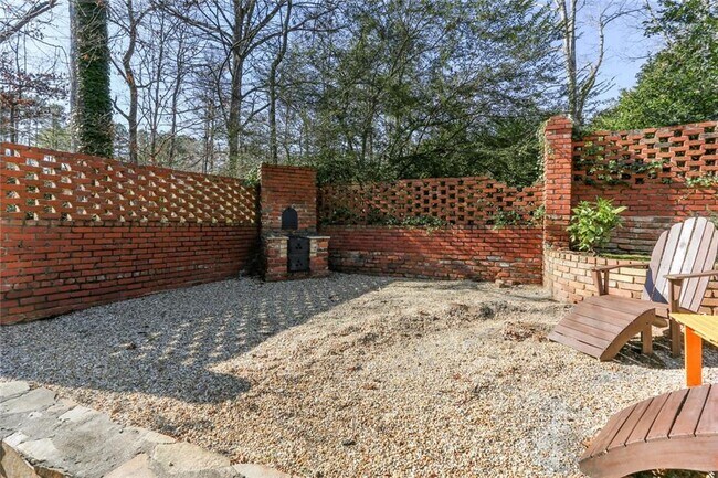 Building Photo - 235 Elden Dr NE