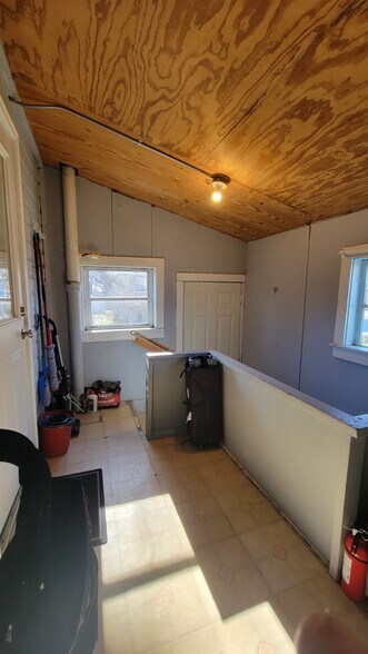 Building Photo - 922 6th St