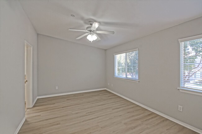 Building Photo - RECENTLY RENOVATED, BRIGHT & SPACIOUS, TRI...