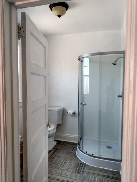 Building Photo - 1632 Virginia St E