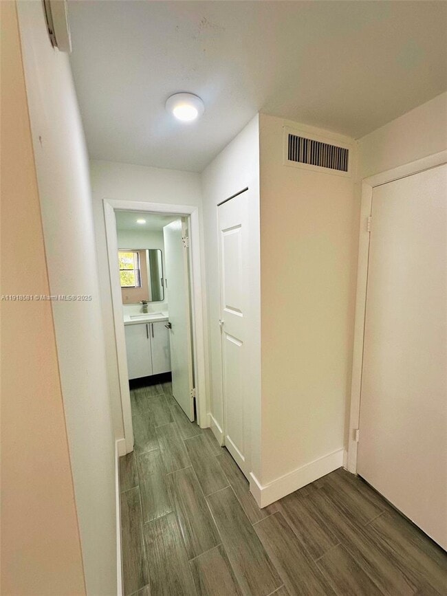 Building Photo - 14201 N Kendall Dr