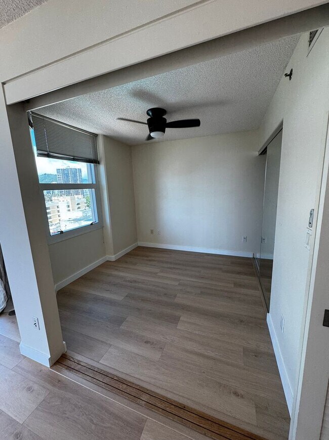 Building Photo - 2/2/2 at One Archer Lane, Mountain Views, Great Location!