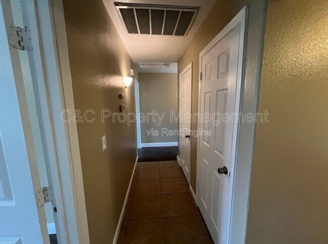 Building Photo - 3371 N Forestiere Ave