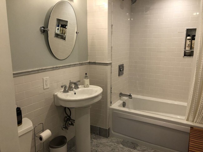 Building Photo - 30 Point Breeze Dr