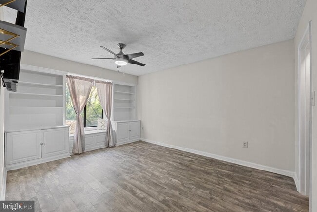 Building Photo - 33 Windbrooke Cir