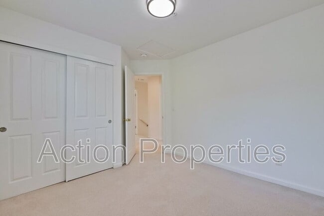 Building Photo - 857 Markham Terrace