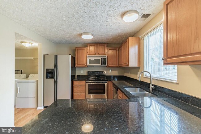 Building Photo - 6302 Betsy Ross Ct