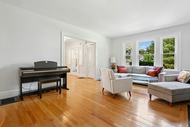 Building Photo - 231 Lagrange St