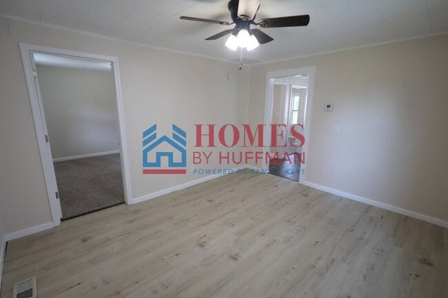 Building Photo - Two Bedroom House | Move in Ready