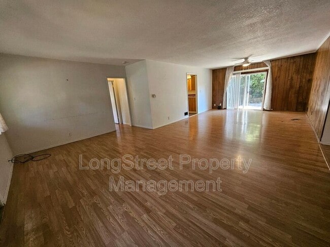 Building Photo - 632 Lake Bay Ct