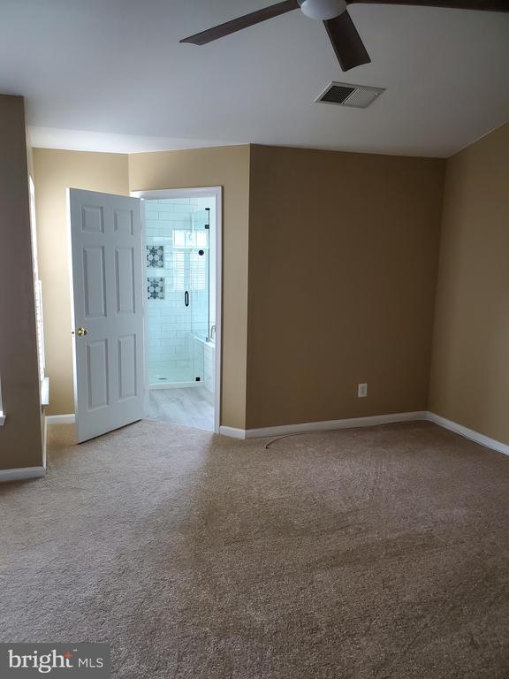 Building Photo - 4940 Marshlake Ln