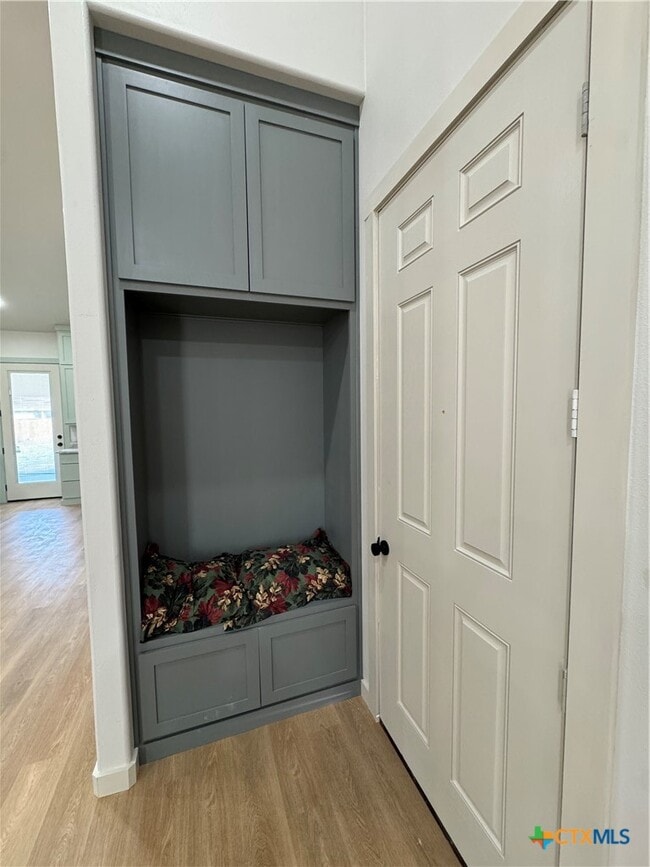 Building Photo - 318 Warehouse Rd