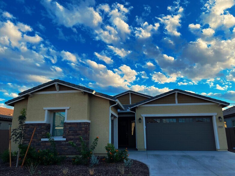 Building Photo - 9329 W Sells Dr