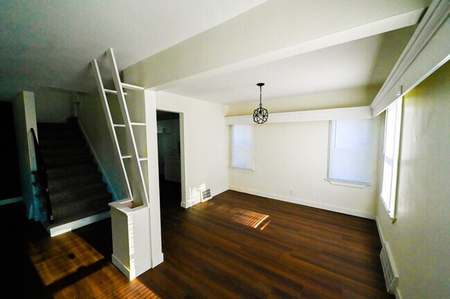 Building Photo - 15829 Minock St