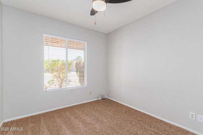 Building Photo - 9353 E Altadena Ave