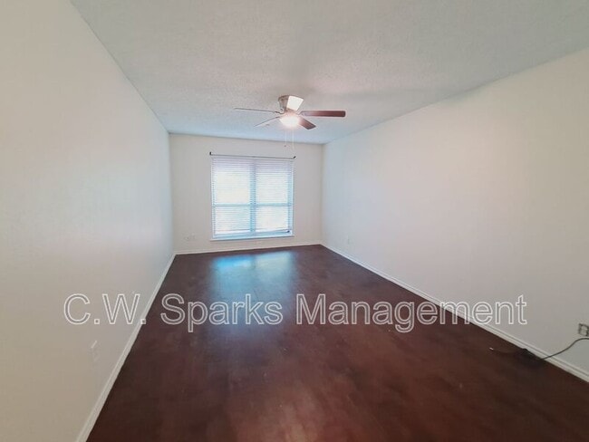 Building Photo - 4106 Cedar Creek Dr