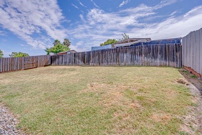 Building Photo - Charming Single-Story 3 Bed Home Two Car Garage & Spacious Yard!