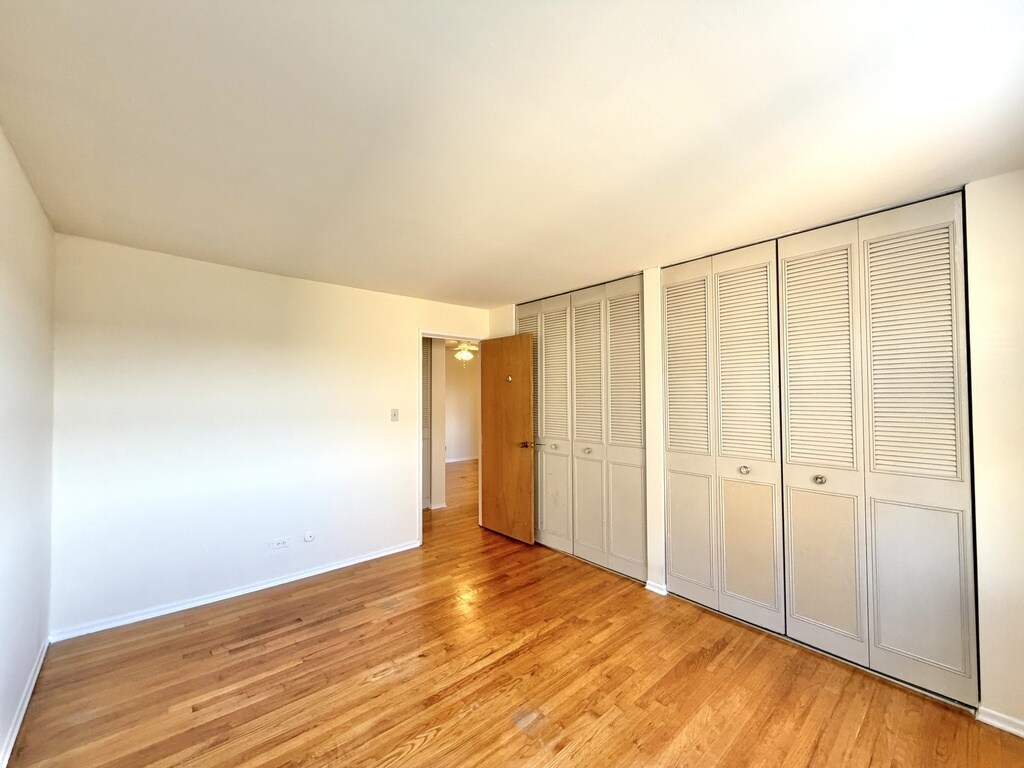 Building Photo - 675 W Wrightwood Ave