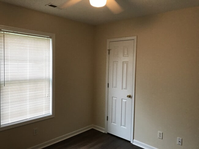 Building Photo - Pet Friendly 3 Bedroom, 2 Bath Home with Garage and Fenced In Back Yard!