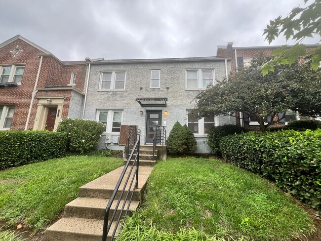 Building Photo - Lovely 1 BR/1 BA Condo in Petworth!