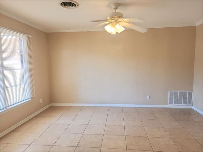 Building Photo - Amazing home ready to move in!