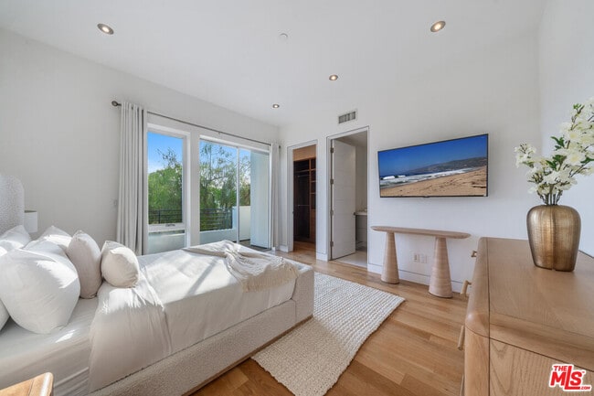 Building Photo - 6359 Colgate Ave