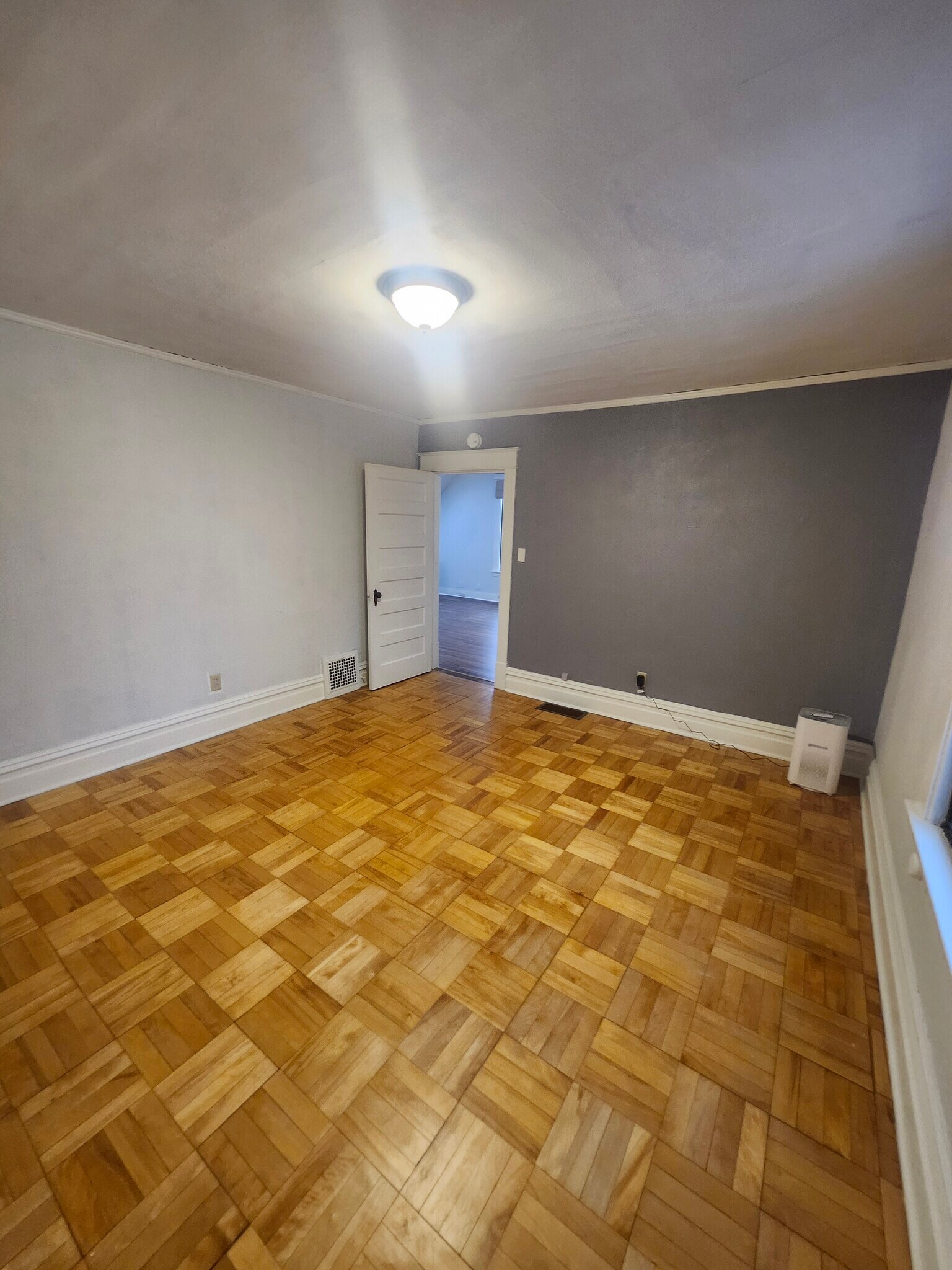 Building Photo - 796 Larpenteur Ave W