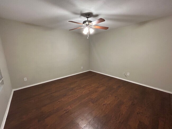 Building Photo - 3 Bed with a private pool