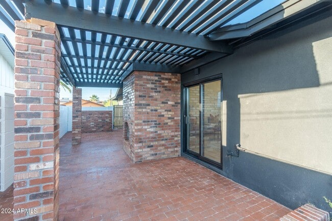 Building Photo - 1643 W Griswold Rd