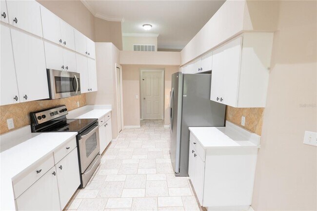 Building Photo - 16505 Lake Heather Dr