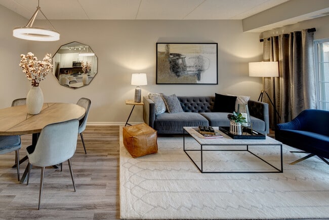 Building Photo - 1155 Museum Blvd