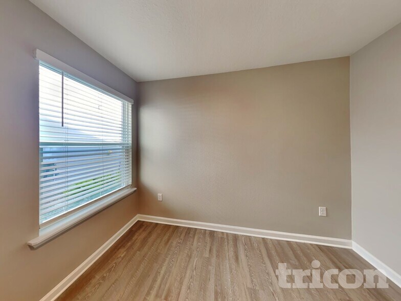 Building Photo - 470 Chandler Dr