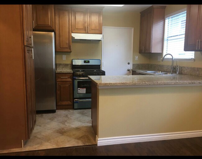 Building Photo - 3620 Kalsman Dr