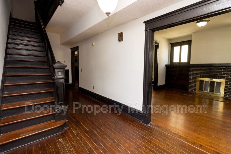 Building Photo - 1704 Duncan Ave