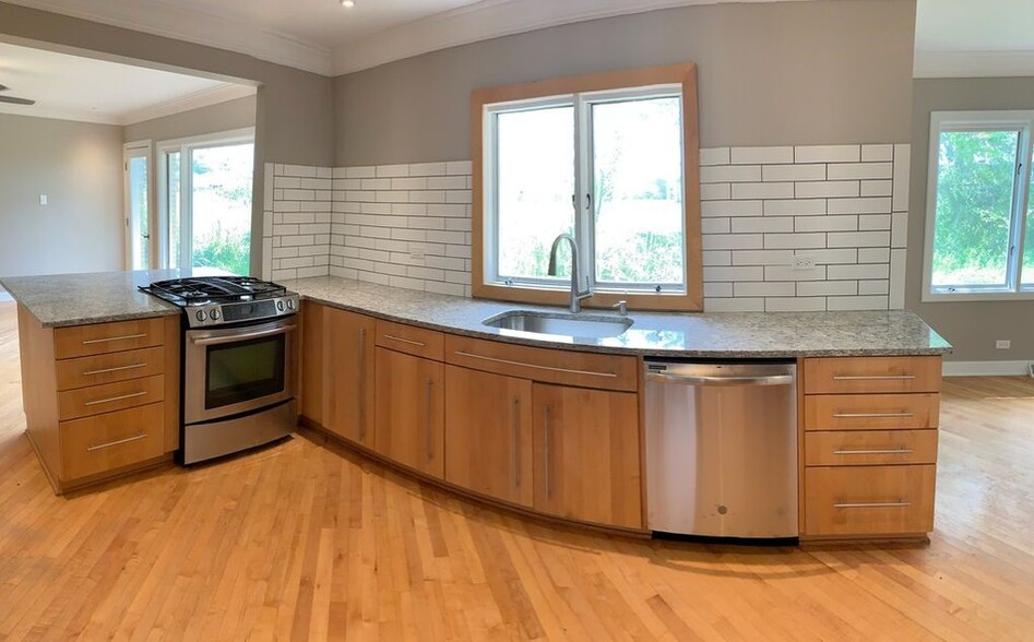 Newly Renovated Kitchen with Stainless Steel appliances - 11194 Bell Rd