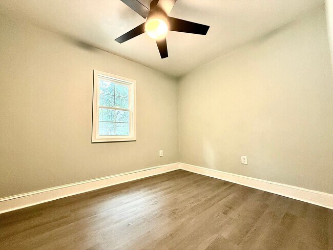 Building Photo - 3 Bedroom 1 Bathroom Home in Durham