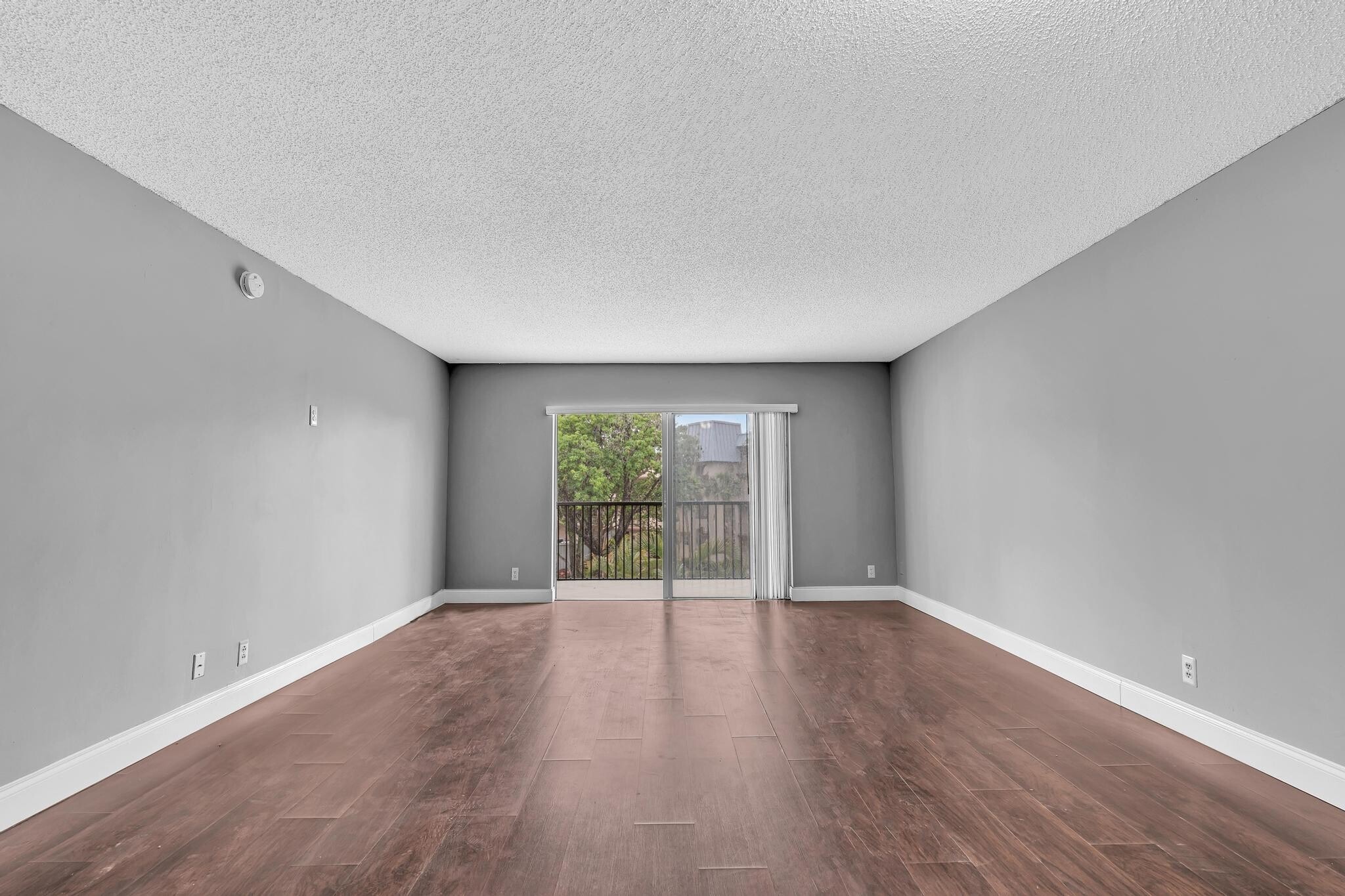 Building Photo - 5961 N Falls Circle Dr