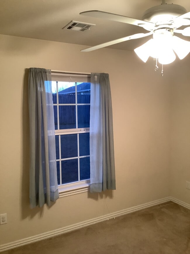 Guest bedroom (west) - 431 Firewood Dr