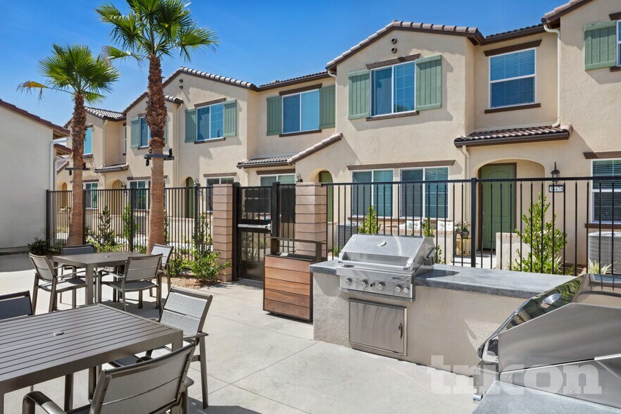 Building Photo - 24706 Amor Ct