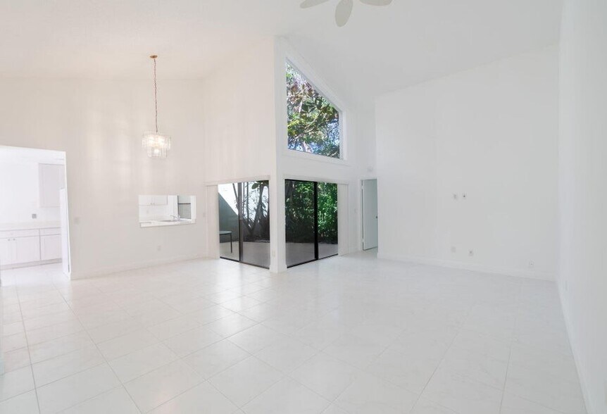 Building Photo - 6090 Aloma Ln