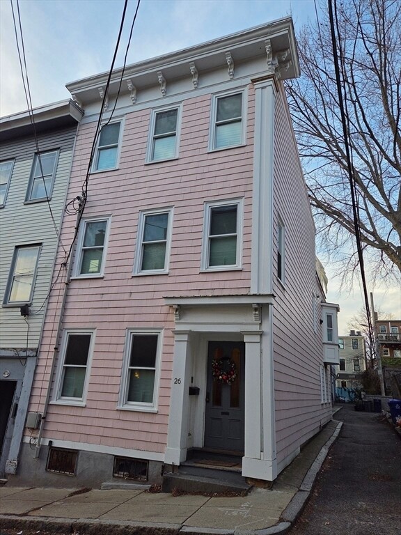 Building Photo - 26 Eden St