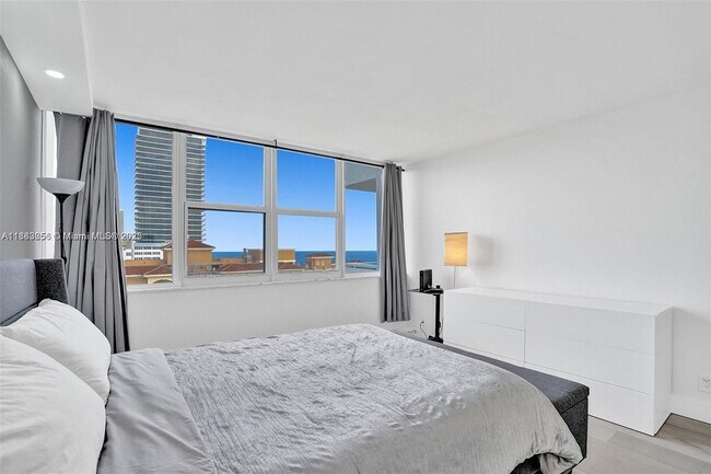 Building Photo - 3140 S Ocean Dr