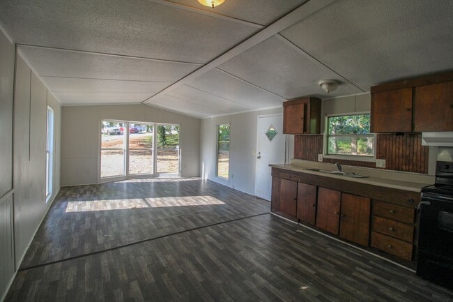 Building Photo - Enjoy the charm of country living!
