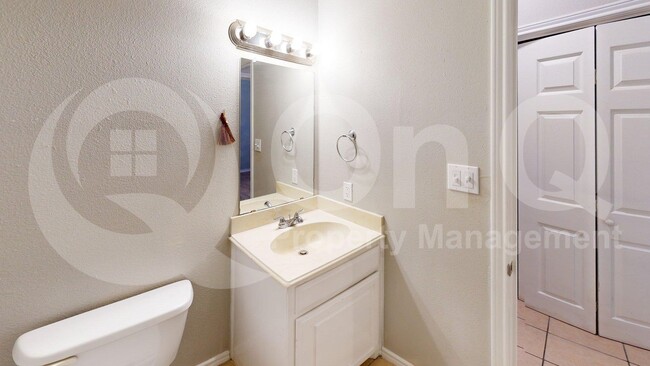 Building Photo - 3263 Wexford Dr