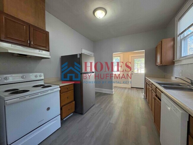 Building Photo - Two Bedroom House | Now Available | Move In Special