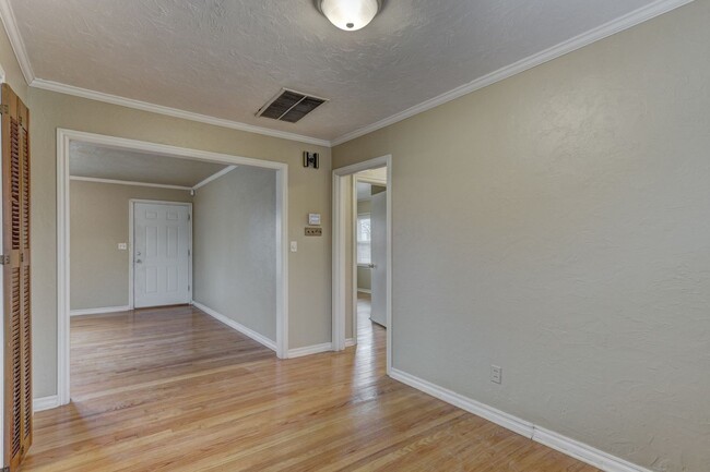 Building Photo - Don’t Miss Out on This 2-Bedroom OKC Gem w...